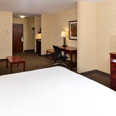 Holiday Inn Express Edmonton North By Ihg מראה חיצוני תמונה