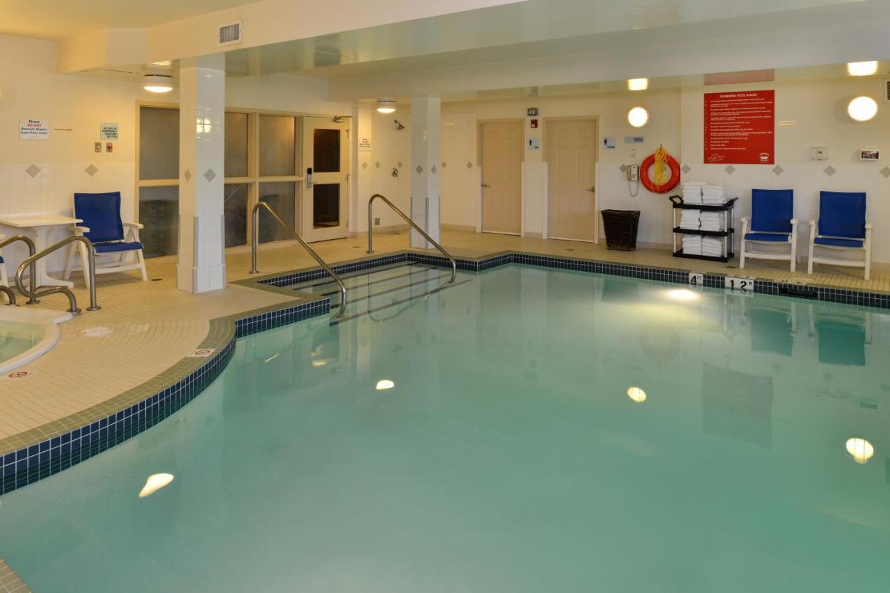 Holiday Inn Express Edmonton North By Ihg מראה חיצוני תמונה