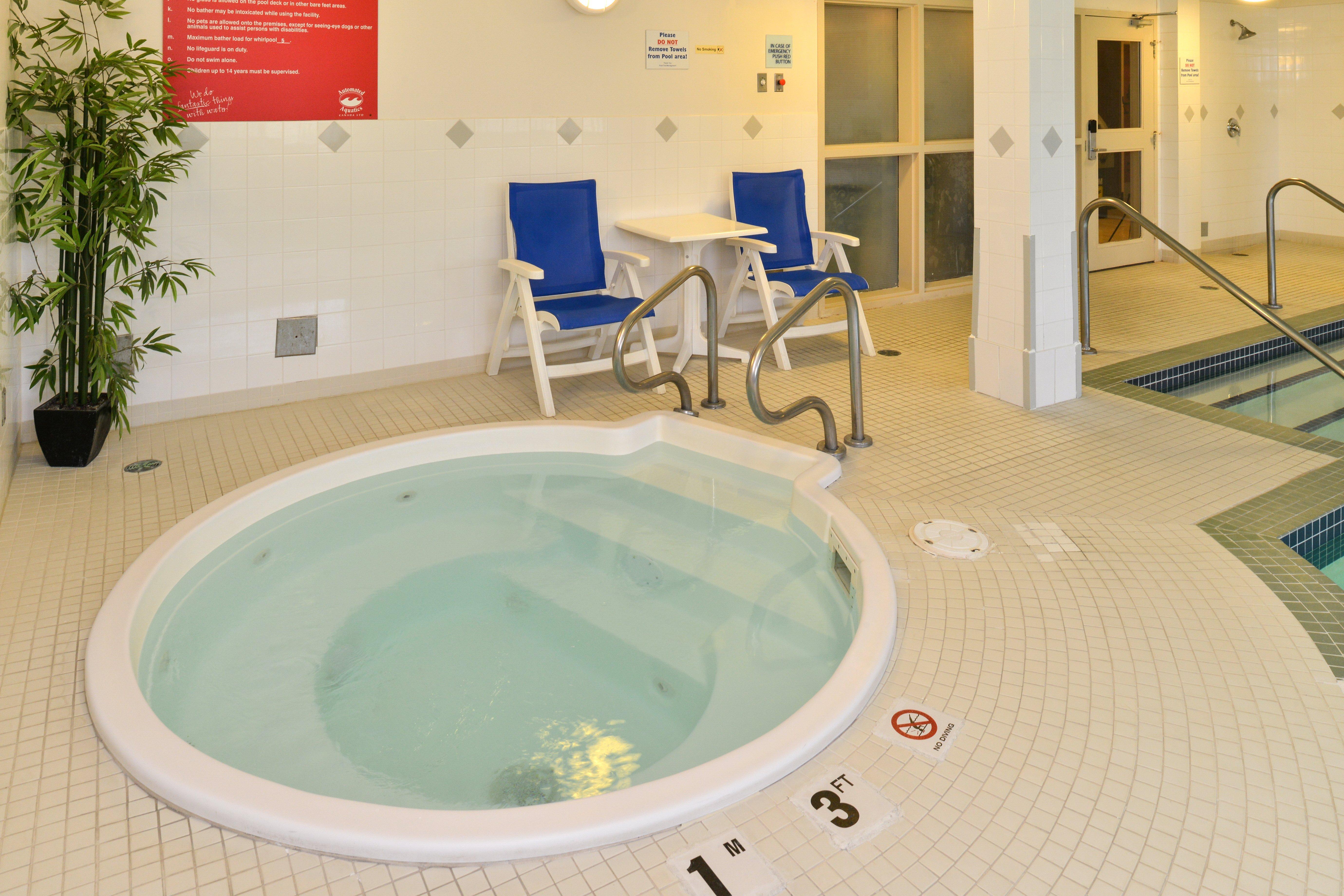 Holiday Inn Express Edmonton North By Ihg מראה חיצוני תמונה