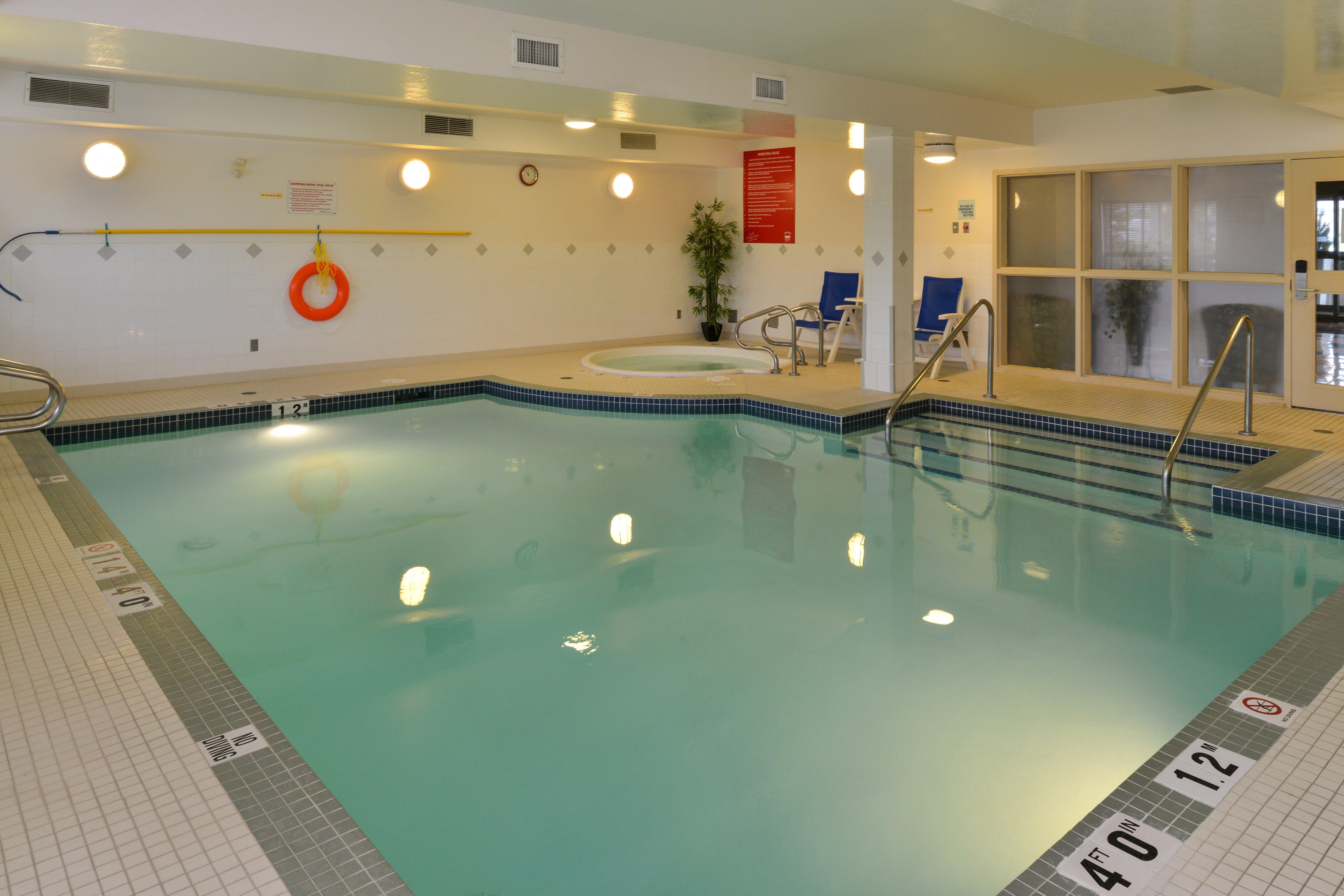 Holiday Inn Express Edmonton North By Ihg מראה חיצוני תמונה