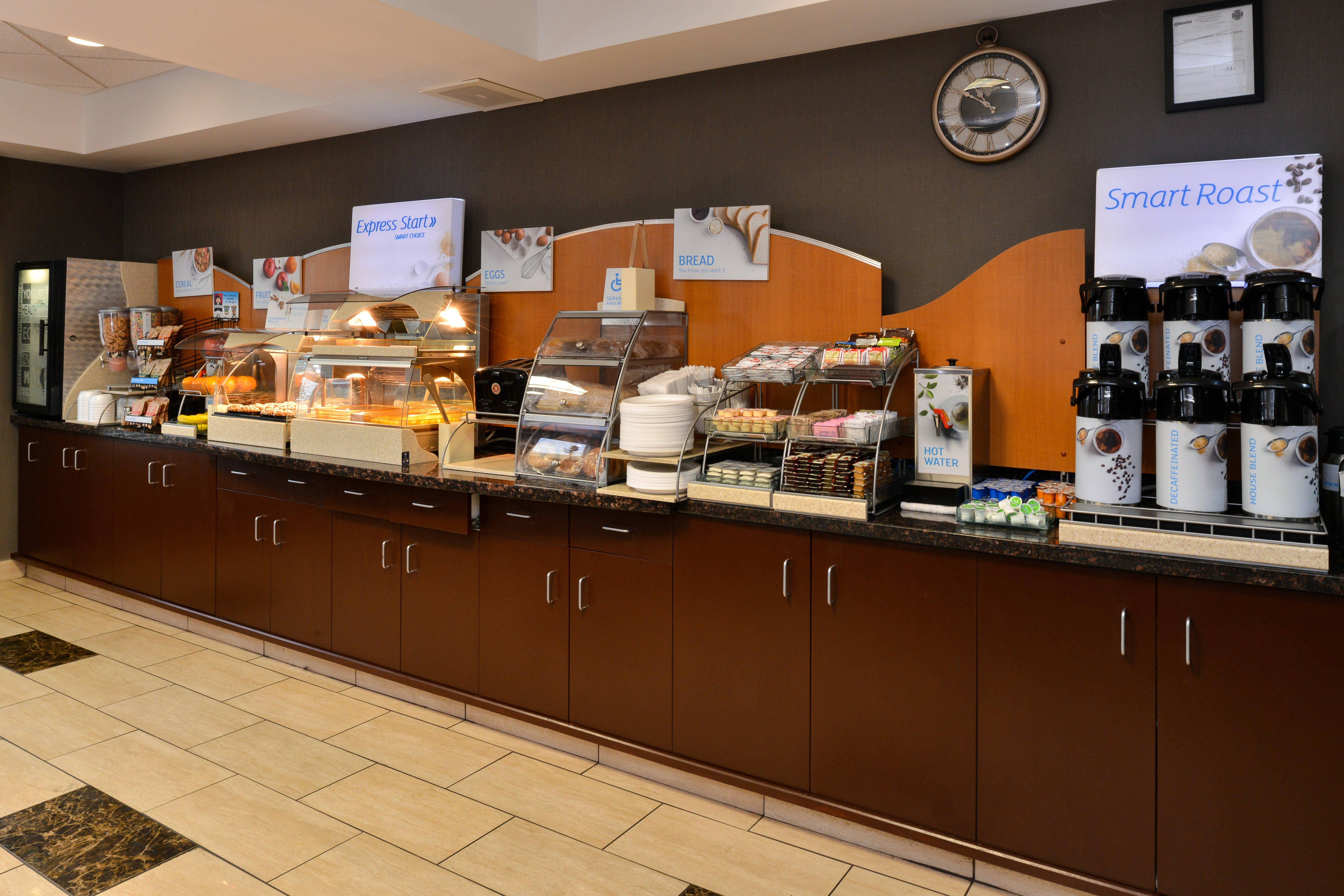 Holiday Inn Express Edmonton North By Ihg מראה חיצוני תמונה