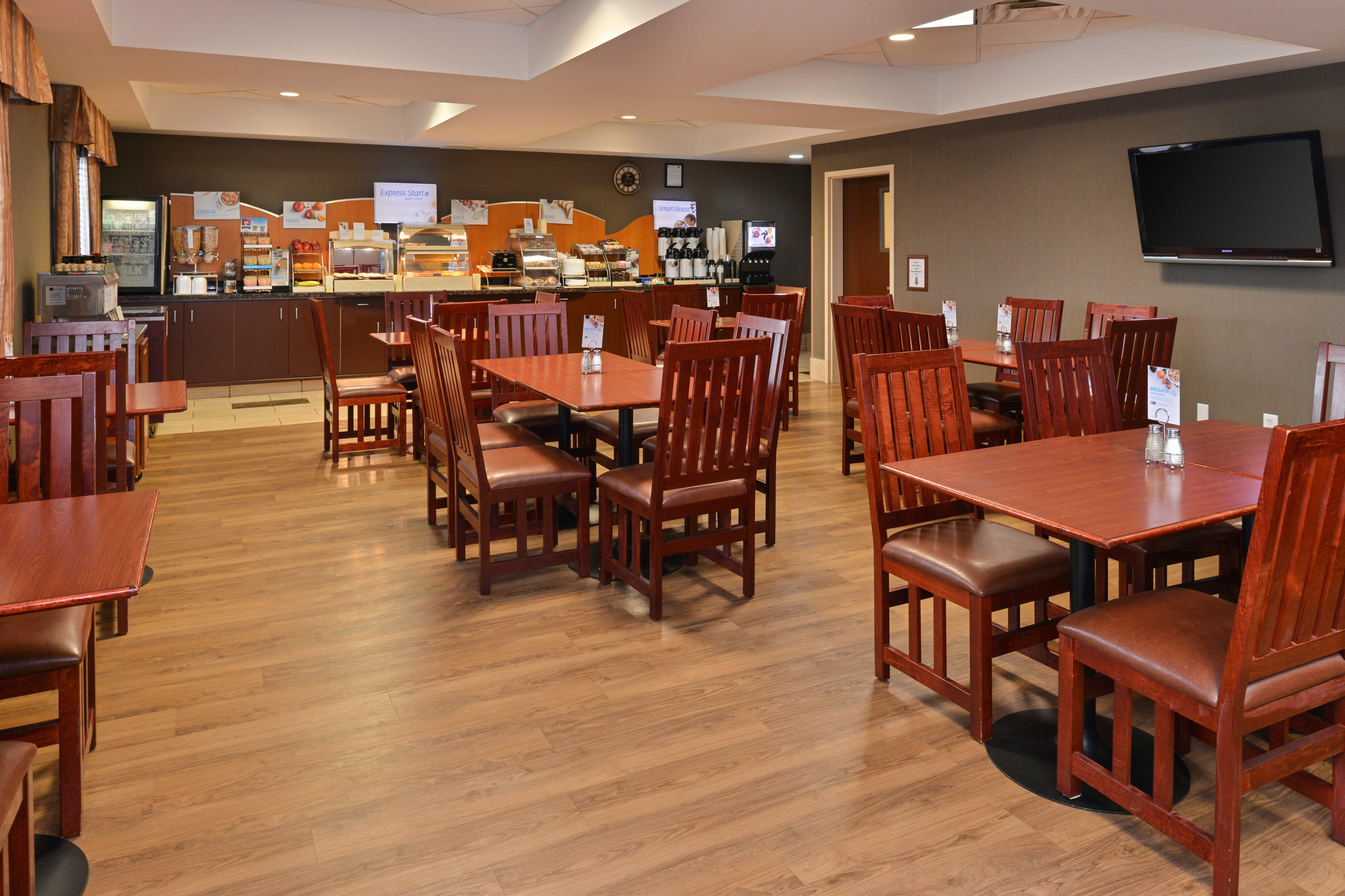 Holiday Inn Express Edmonton North By Ihg מראה חיצוני תמונה