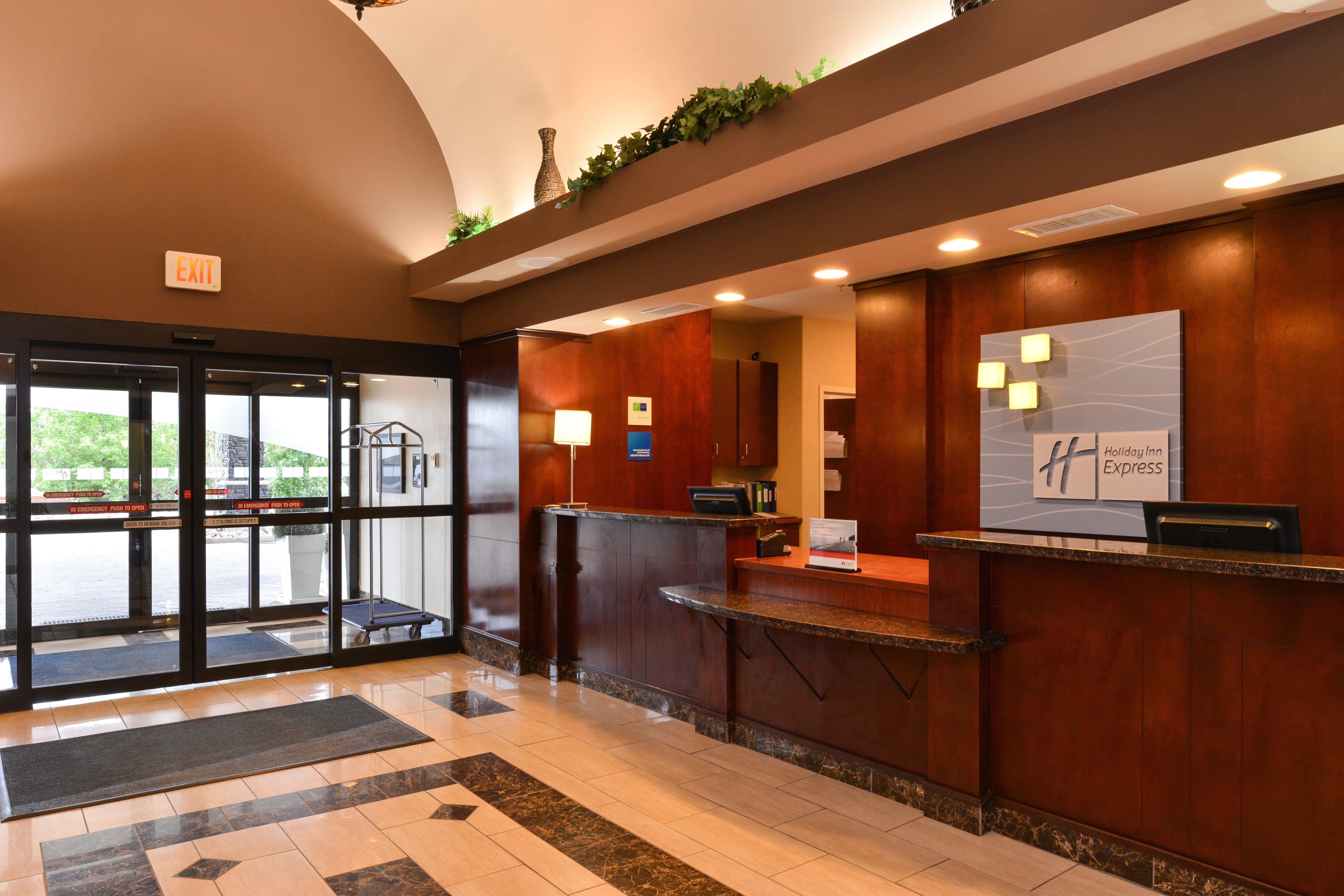 Holiday Inn Express Edmonton North By Ihg מראה חיצוני תמונה