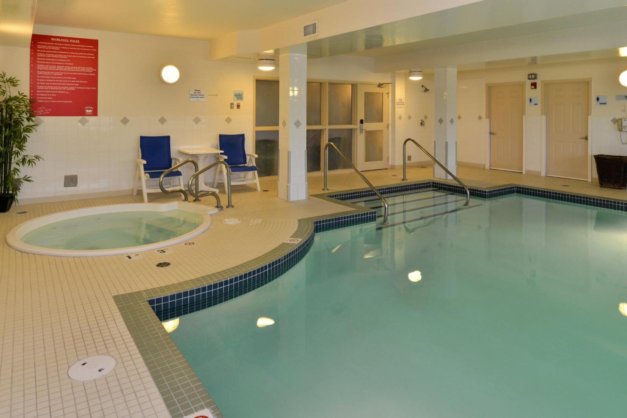 Holiday Inn Express Edmonton North By Ihg מראה חיצוני תמונה