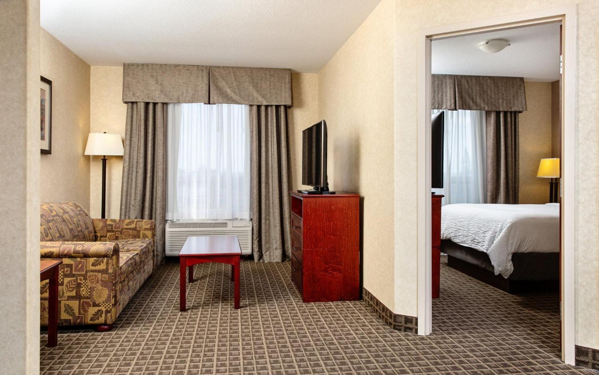 Holiday Inn Express Edmonton North By Ihg מראה חיצוני תמונה