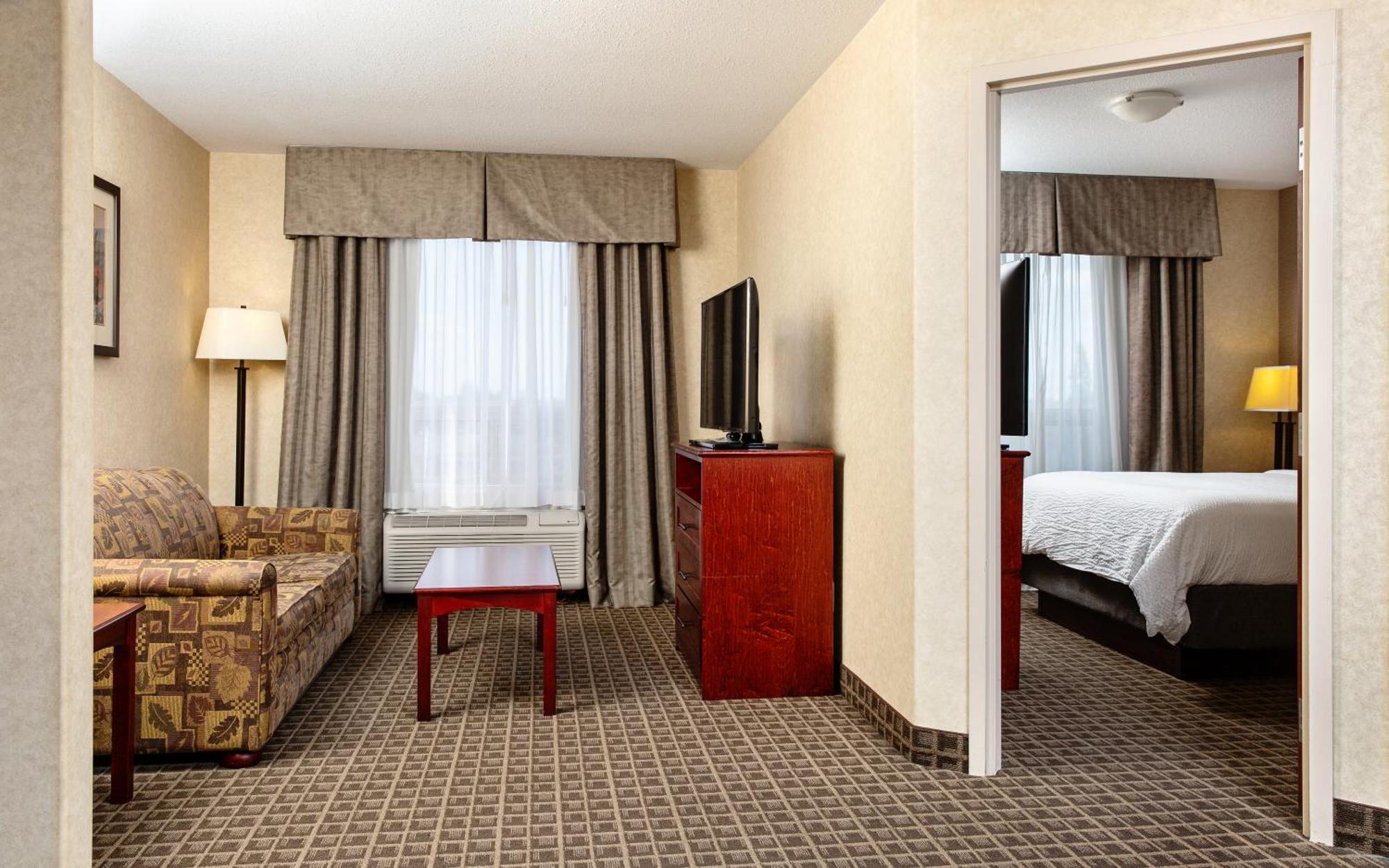 Holiday Inn Express Edmonton North By Ihg מראה חיצוני תמונה