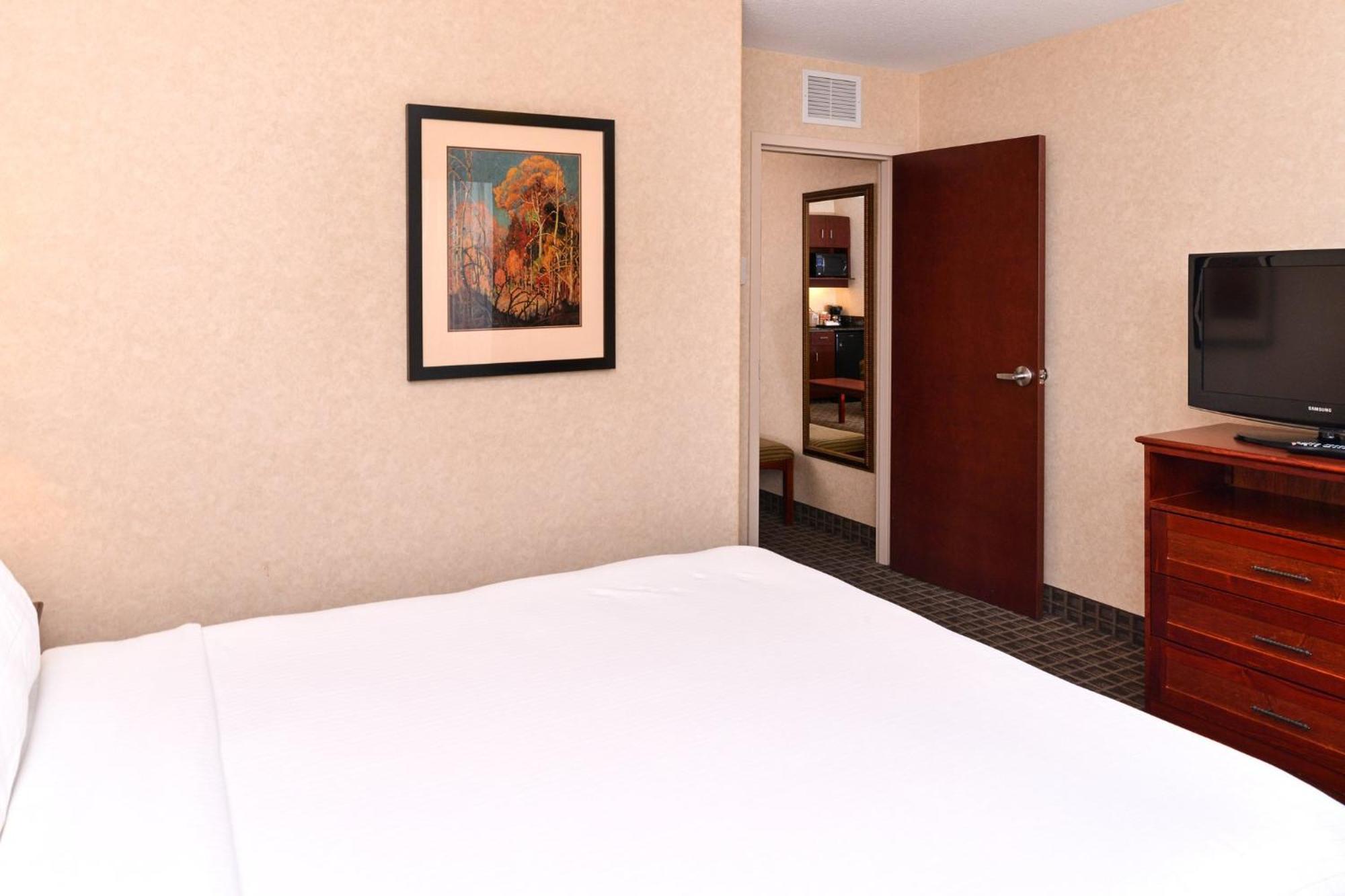 Holiday Inn Express Edmonton North By Ihg מראה חיצוני תמונה