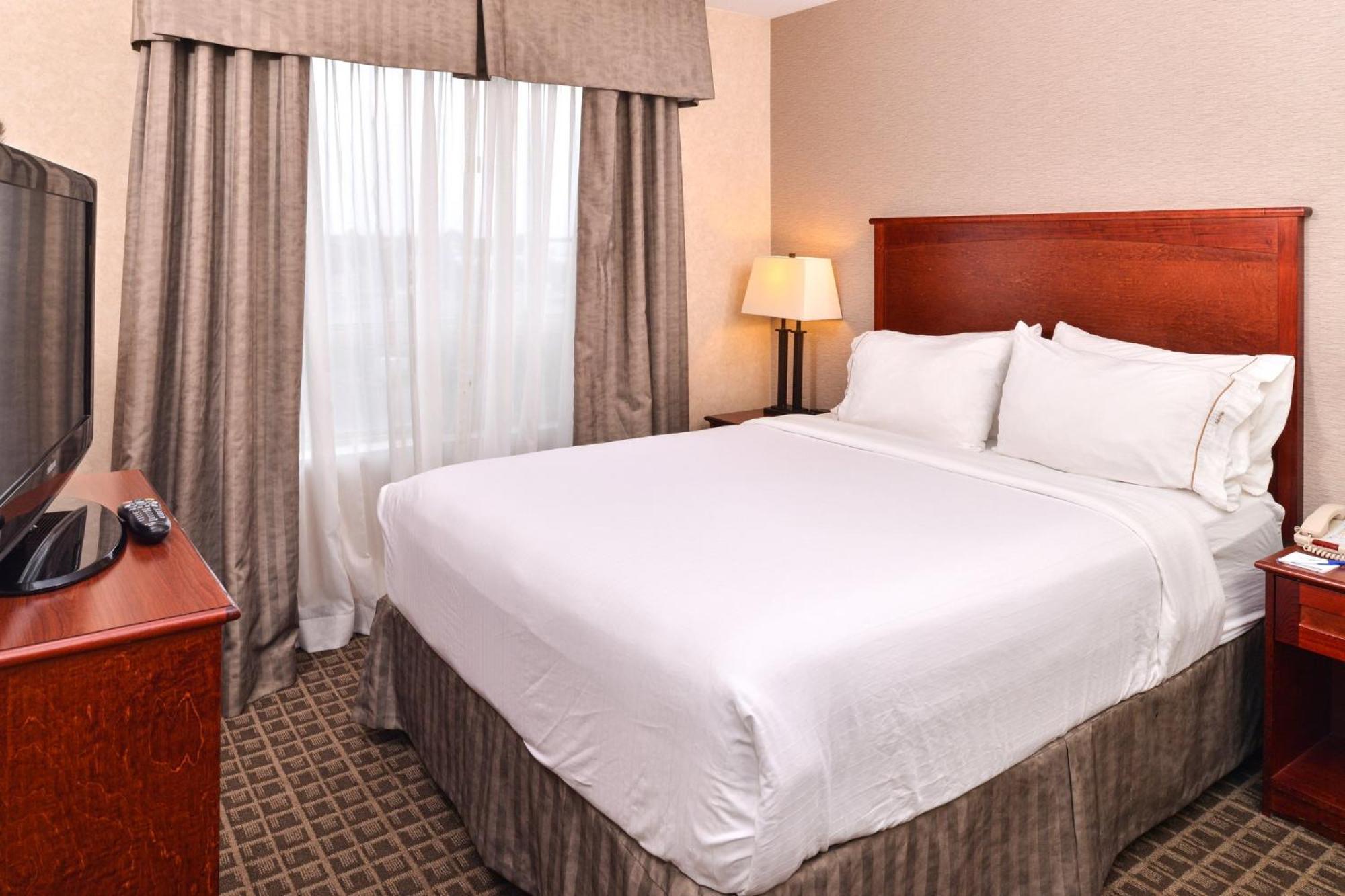 Holiday Inn Express Edmonton North By Ihg מראה חיצוני תמונה