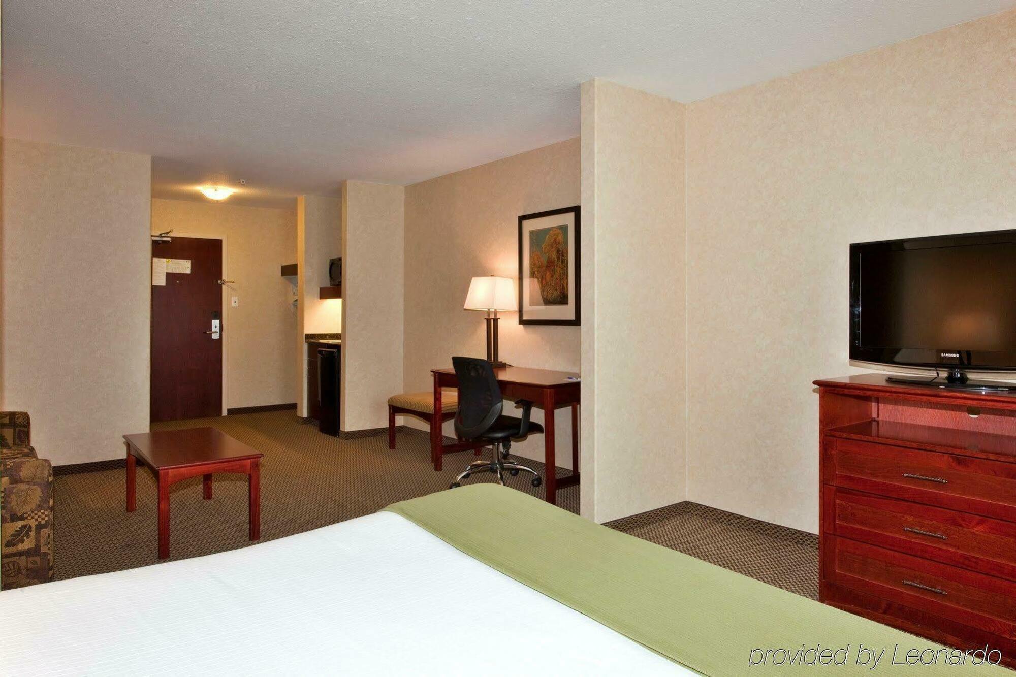 Holiday Inn Express Edmonton North By Ihg מראה חיצוני תמונה
