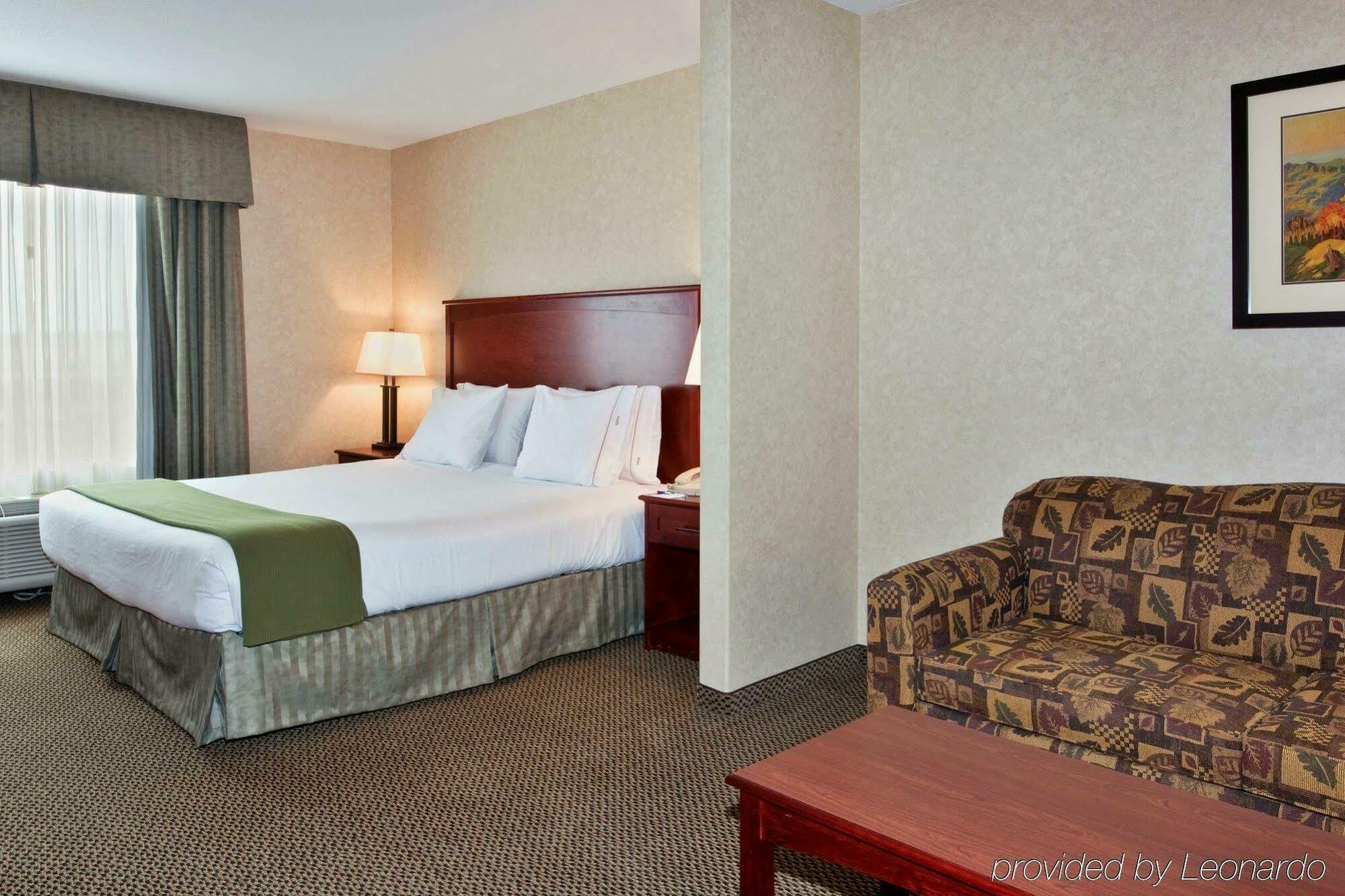Holiday Inn Express Edmonton North By Ihg מראה חיצוני תמונה