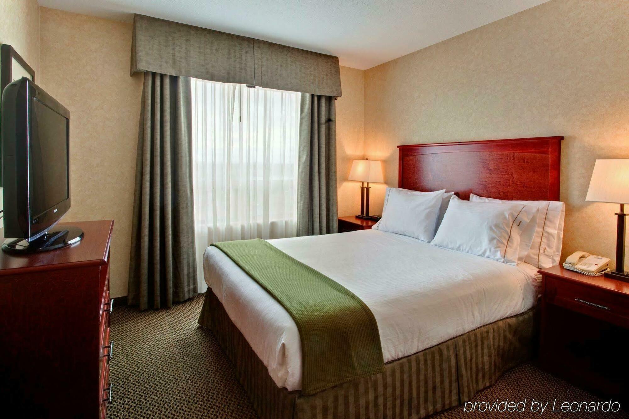 Holiday Inn Express Edmonton North By Ihg מראה חיצוני תמונה