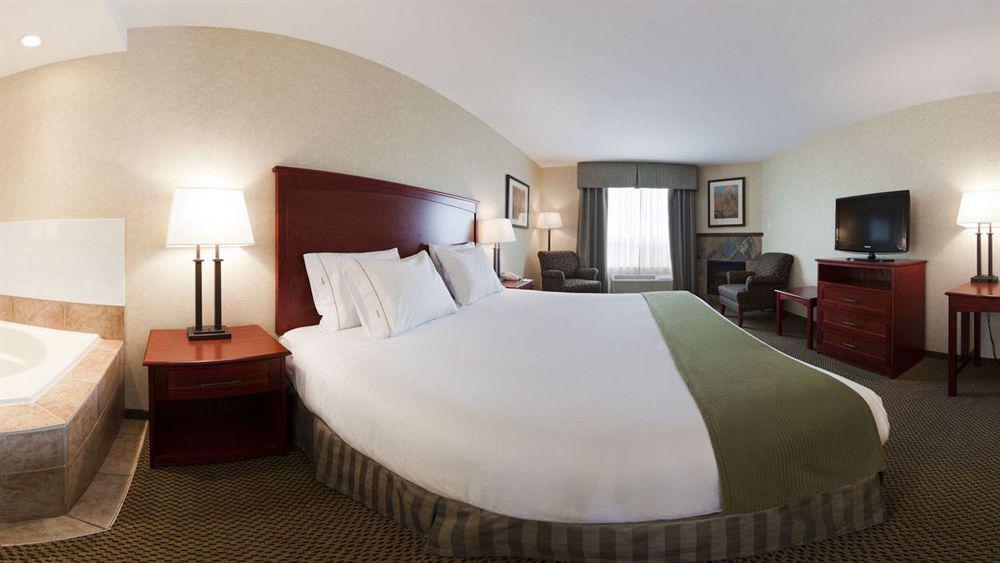 Holiday Inn Express Edmonton North By Ihg מראה חיצוני תמונה